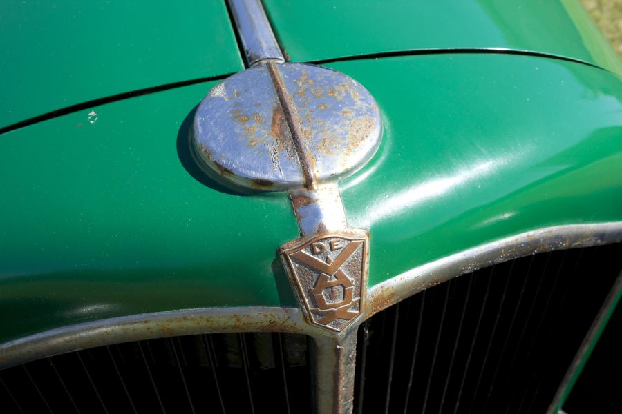 Логотип DeVaux 6-75 Sport Coupe 1931 года  (фото 12 из 14)